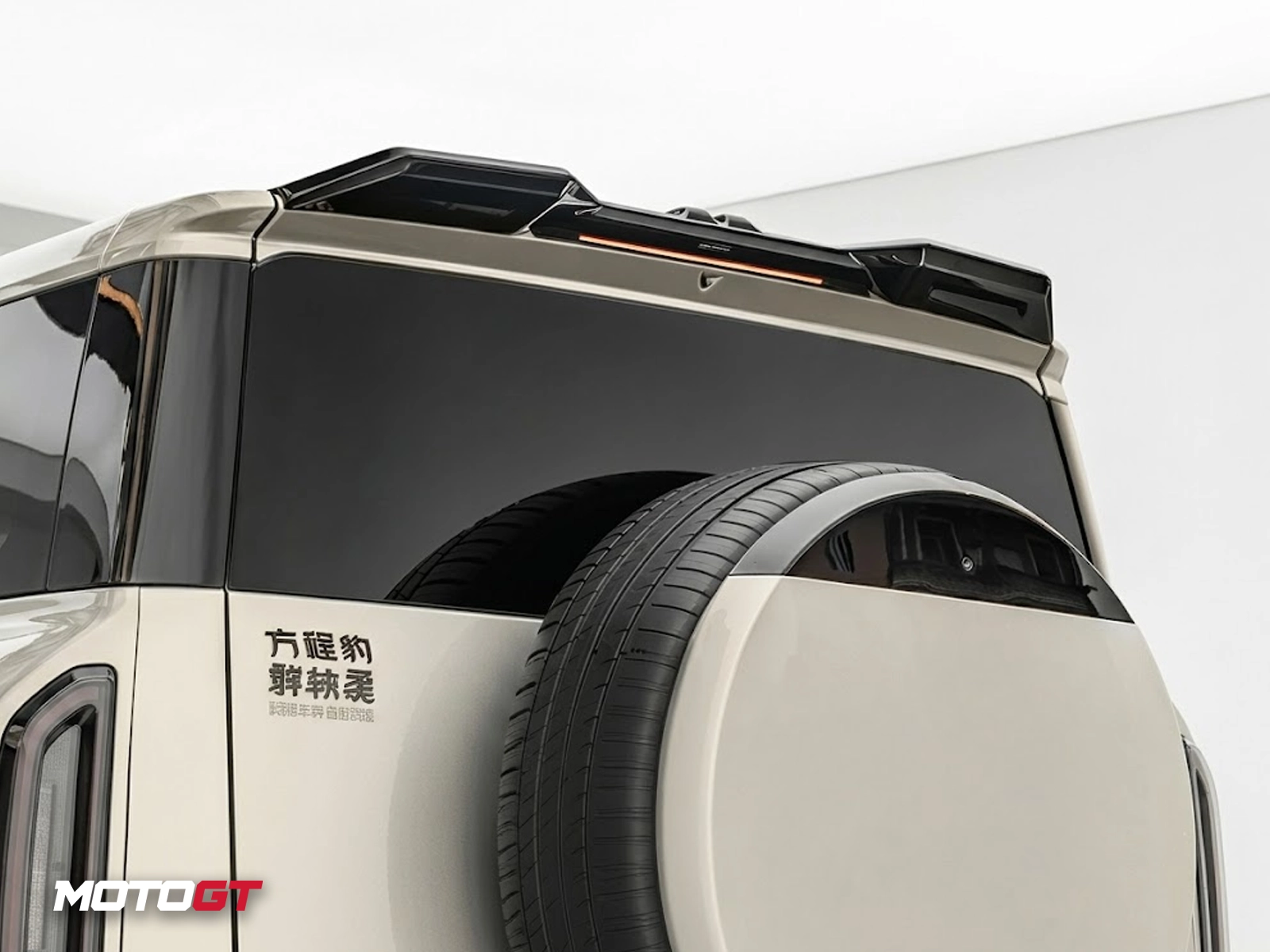LEOPARD 8 REAR ROOF SPOILER